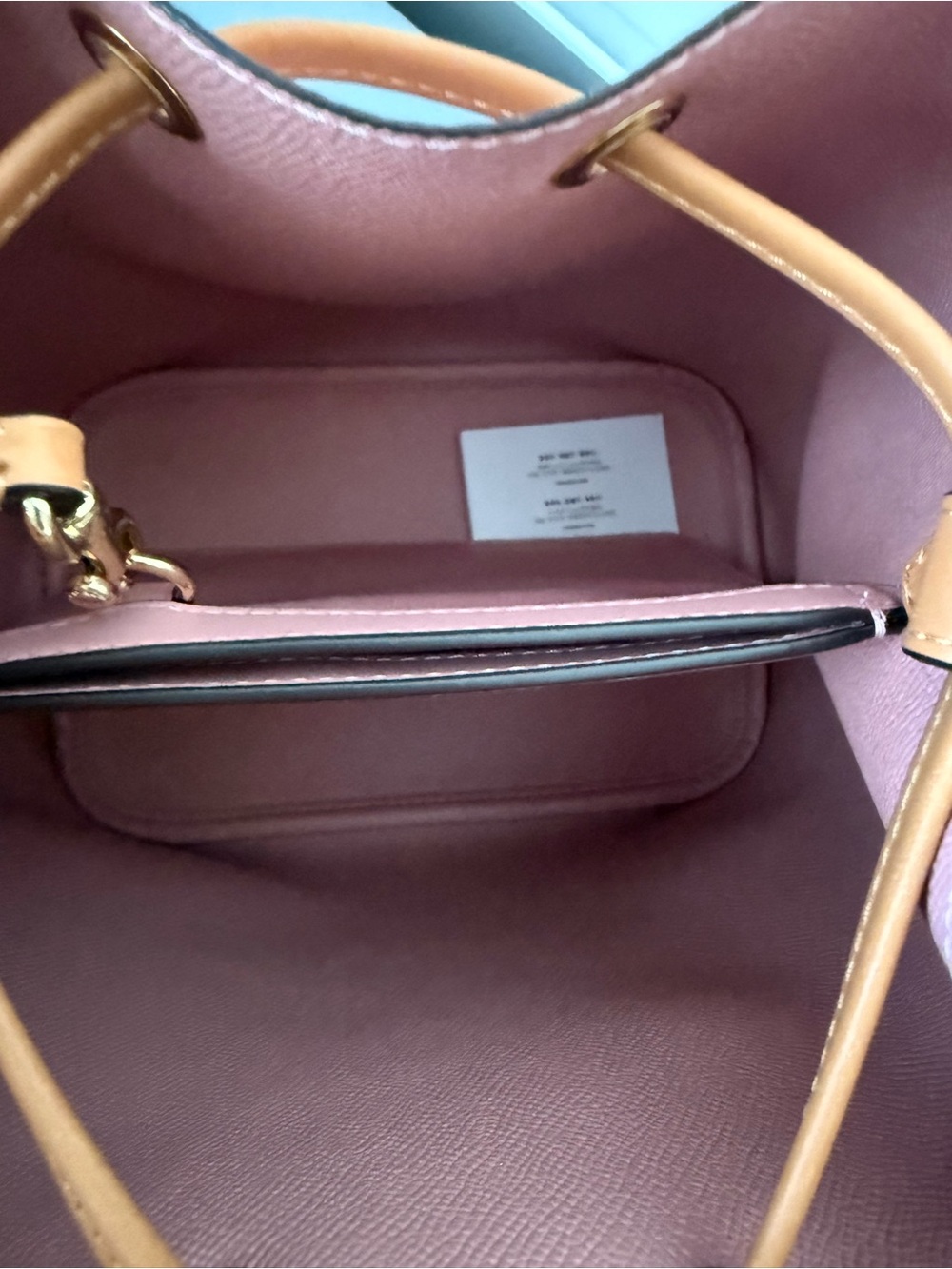 NWOT Coach Outlet Rowan bucket bag in powder pink WITHOUT tea rose charm - Picture 2 of 10